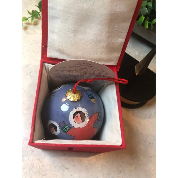 “Li Bien” One of a kind Christmas ornament. Eskimos skating hand-painted signed. - Picture 7 of 10